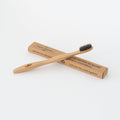 Cepillo de bambu con carbon activo