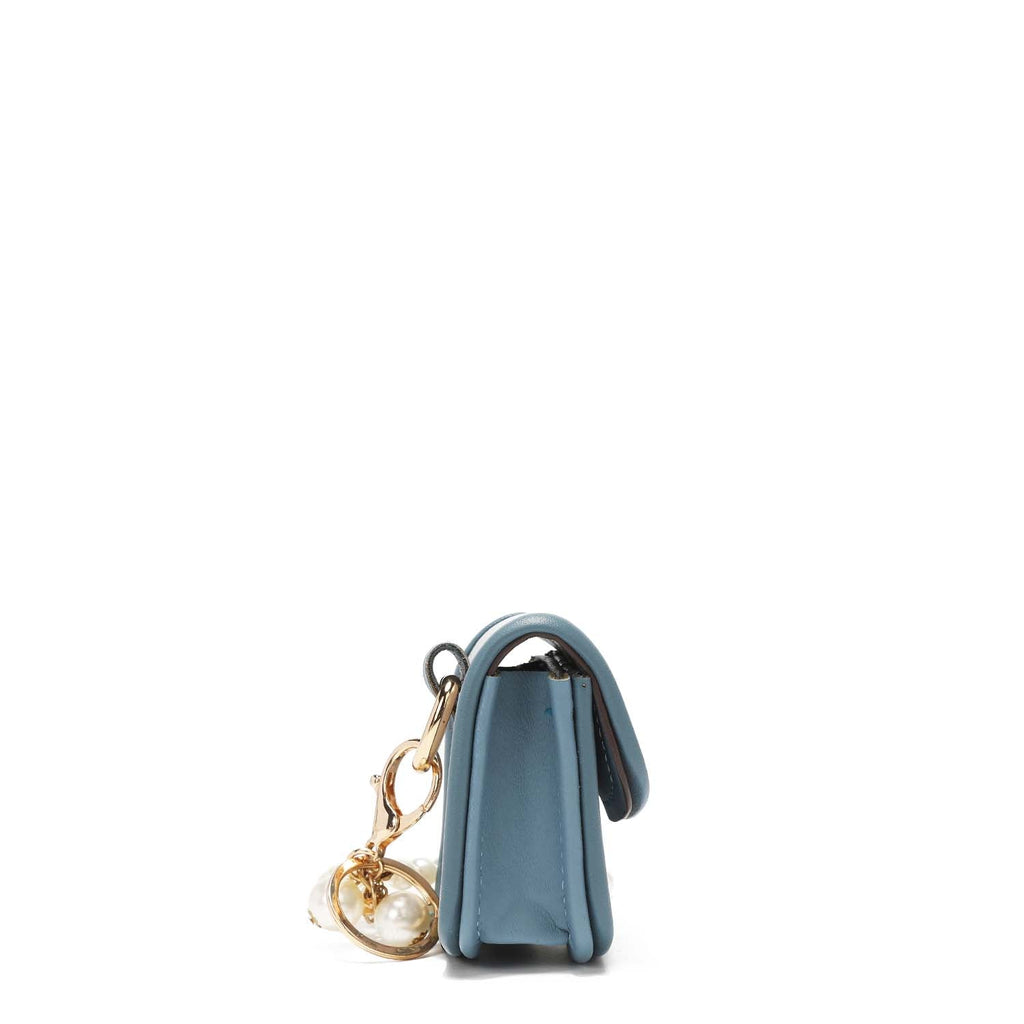 LLAVERO CON PORTA AUDIFONOS Y PULSERA DE PERLAS NIKKY